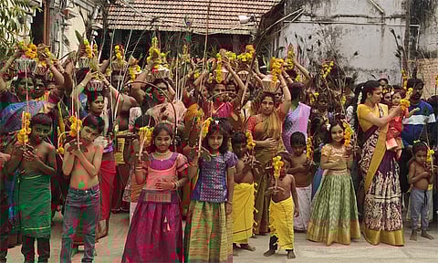 கன்னியாகுமரி குகநாதீஸ்வரர் கோவிலில் பால்குடம்- காவடி ஊர்வலம்