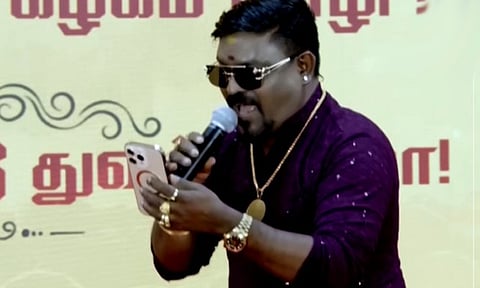 விஜய்யை பாராட்டியதால் சிக்கல்? - பாடகர் வேல்முருகன் மீது புகார்