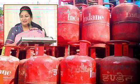 டெல்லி: ஹோலி, தீபாவளியில் மக்களுக்கு இலவச கியாஸ் சிலிண்டர்கள் அறிவிப்பு