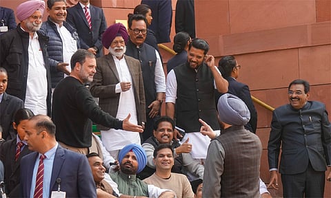 மத்திய மந்திரி - ராகுல் காந்தி நேருக்கு நேர் வாக்குவாதம்: துரோகி, எதிரி என விமர்சித்ததால் பரபரப்பு