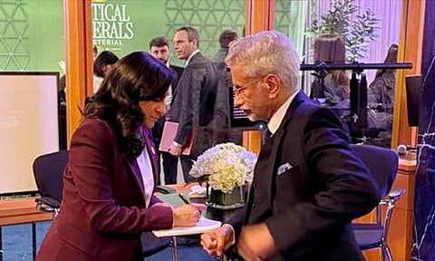 கனடா மந்திரியுடன் இருதரப்பு ஒத்துழைப்பு பற்றி மத்திய மந்திரி ஜெய்சங்கர் ஆலோசனை