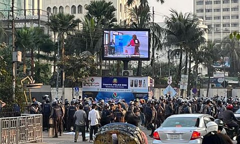 வங்காளதேசத்தில் சில நாட்களில் பொது தேர்தல்... திடீரென பரவிய வன்முறை; 23 பேர் காயம்