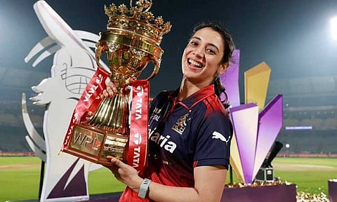 தீவிர காய்ச்சலுடன் விளையாடி கோப்பையை வென்ற ஸ்மிருதி மந்தனா