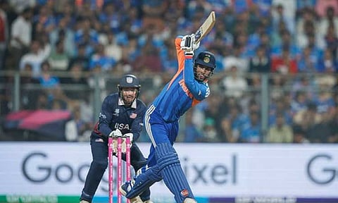 டி20 உலகக் கோப்பை: பந்துவீச்சில் மிரட்டும் அமெரிக்கா...இந்திய அணி தடுமாற்றம்