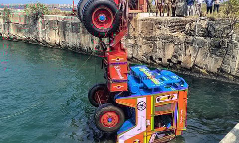 சென்னை துறைமுகத்தில் கடலுக்குள் விழுந்த லாரி ஓட்டுநரின் உடல் மீட்பு