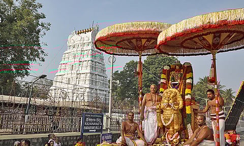 யோக நரசிம்மர் அலங்காரத்தில் வீதியுலா வந்த கல்யாண வெங்கடேஸ்வரர்