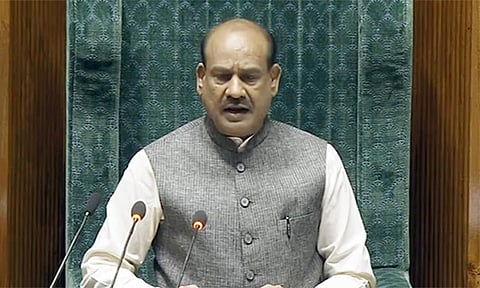 நம்பிக்கையில்லா தீர்மானத்தில் உள்ள குறைபாடுகளை சரி செய்ய சபாநாயகர் உத்தரவு