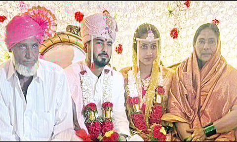 வளர்ப்பு மகனுக்கு இந்து முறைப்படி திருமணம் செய்து வைத்த முஸ்லிம் தம்பதி... நெகிழ்ச்சி சம்பவம்