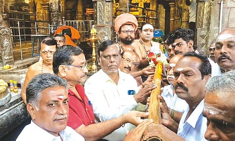 பந்தக்கால் நடும் விழா