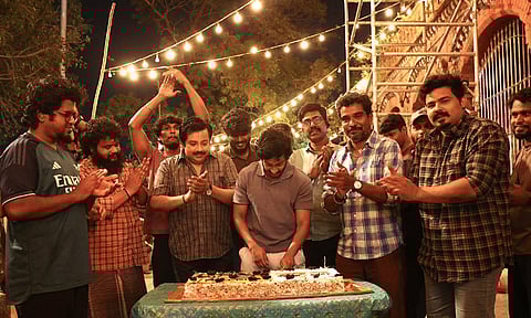 'ராவடி' படப்பிடிப்பு தளத்தில் 'சிறை' படத்தின் வெற்றியை கொண்டாடிய நடிகர்!