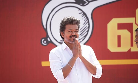 ‘பணத்தை வாங்கிக் கொண்டு அவர்கள் காதில் விசில் ஊதி அனுப்புங்கள்’ - விஜய்