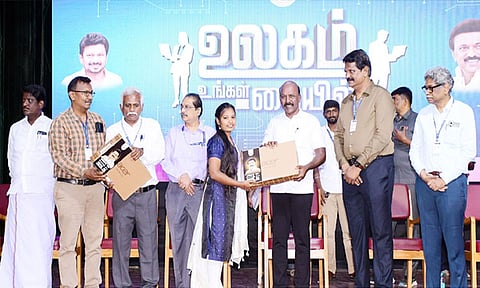 பொறியியல் கல்லூரி மாணவர்கள் 1,657 பேருக்கு மடிக்கணினிகள்: அமைச்சர் மா.சுப்பிரமணியன் வழங்கினார்