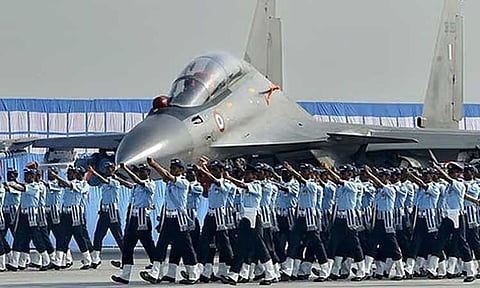 இந்திய விமானப்படையில் வேலை: விண்ணப்பிப்பது எப்படி?