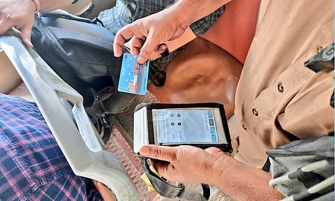 தொழில்நுட்பக் கோளாறு: சென்னை மாநகரப் பேருந்துகளில் மின்னணு பயணச்சீட்டு வழங்குவது பாதிப்பு