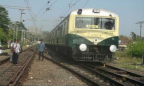 சென்னை புறநகர் ரெயில்களின் நேர அட்டவணை தற்காலிகமாக மாற்றம்