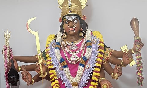 சிறப்பு அலங்காரத்தில் லிங்கபைரவி அம்மன்