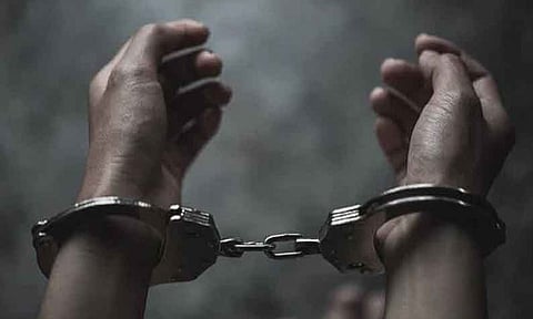 மனைவி கழுத்தை நெரித்து கொலை - ஓய்வுபெற்ற இஸ்ரோ ஊழியர் கைது