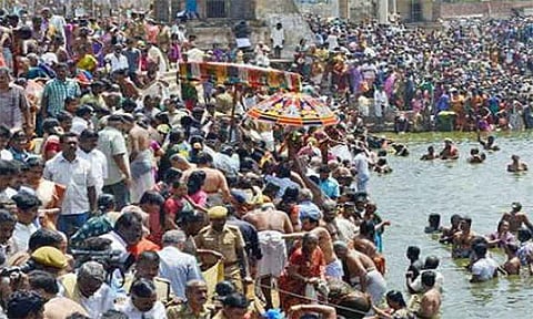 மகாமக குளத்தில் புனித நீராடல்