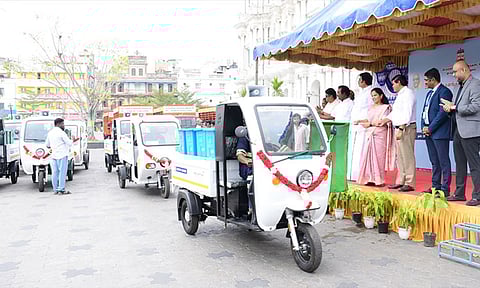 சென்னை மாநகராட்சிக்கு 23 வாகனங்கள் பயன்பாட்டை தொடங்கி வைத்த மேயர் பிரியா