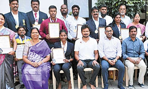 சிறந்த உடற்கல்வி ஆசிரியர், பயிற்சியாளர்களுக்கு விருது: உதயநிதி வழங்கினார்