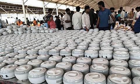 தி.மு.க. நிர்வாகிகளுக்கு மணக்க.. மணக்க.. மட்டன் பிரியாணி!