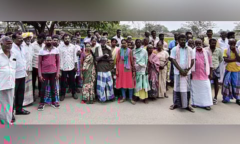 தூத்துக்குடியில் வாலிபர் அடித்துக் கொலை: குற்றவாளிகளை கைது செய்யக்கோரி எஸ்.பி.யிடம் உறவினர்கள் மனு