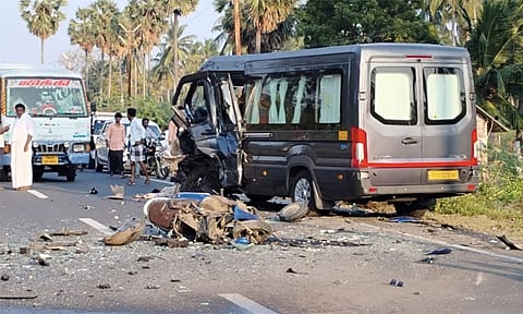 ராமநாதபுரத்தில் அடுத்தடுத்து வாகனங்கள் மோதி கோர விபத்து - 3 பேர் பலி