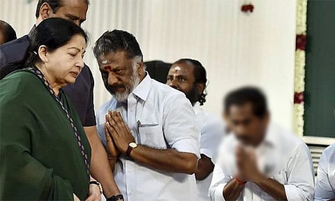 ஜெயலலிதா சிலைக்கு மாலை அணிவிக்கும் நிகழ்ச்சி ரத்து: திமுகவில் இணைகிறார் ஓபிஎஸ்?