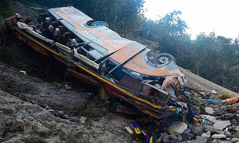 நேபாளத்தில் பெருந்துயரம்: ஆற்றுக்குள் பஸ் விழுந்ததில் 3 வெளிநாட்டவர் உள்பட 19 பேர் பலி