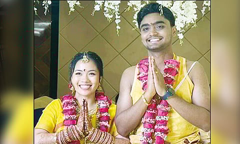 தமிழ்முறைப்படி திருமணம்... பிலிப்பைன்ஸ் பெண்ணை கரம் பிடித்த சேலம் இளைஞர்