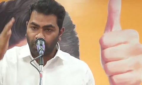 வேலூர் நிர்வாகிகள் கூட்டத்தில் விஜய் கண்கலங்கியது ஏன்? ஆதவ் அர்ஜுனா விளக்கம்