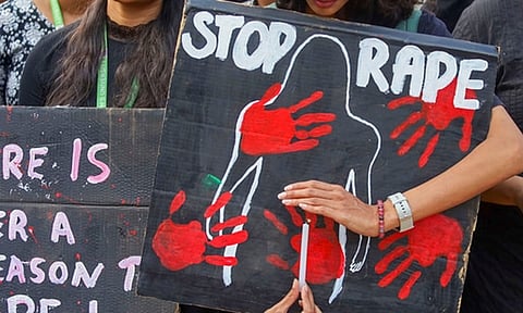 அசாமில் கொடூர சம்பவம்; காதலன் கண்முன்பு இளம்பெண் கூட்டு பலாத்காரம்