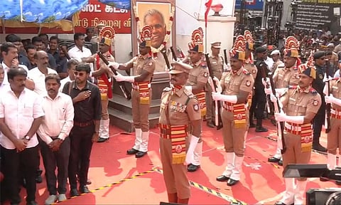 நல்லகண்ணு உடலுக்கு 72 குண்டுகள் முழங்க முழு அரசு மரியாதை; அரசு மருத்துவமனைக்கு உடல் தானம்