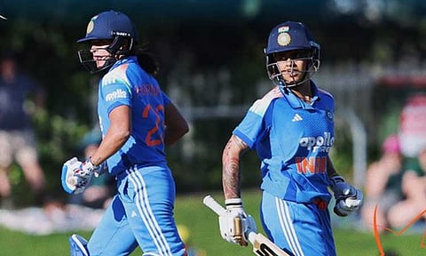 2வது ஒருநாள் போட்டி: ஆஸ்திரேலியாவுக்கு 252 ரன்கள் இலக்கு நிர்ணயித்த இந்தியா