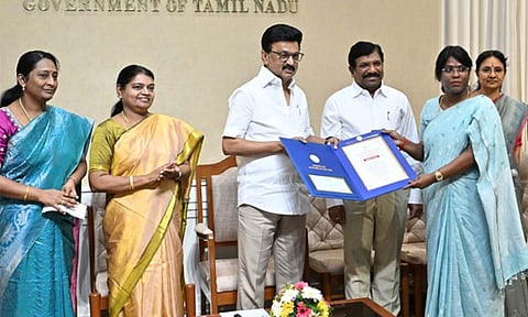 பெண் குழந்தைகளின் பாலின விகிதத்தை உயர்த்துவதில் கன்னியாகுமரி சாதனை: மு.க.ஸ்டாலின் விருது வழங்கி பாராட்டு