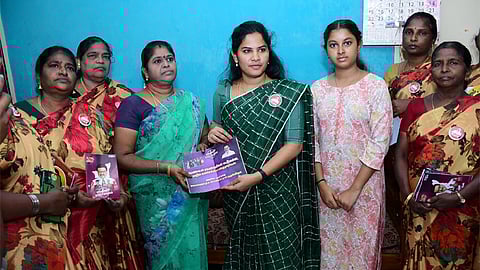 வெல்லும் தமிழ் பெண்கள் பரப்புரை - சென்னை மேயர் பிரியா வீடுவிடாகச் சென்று பிரசாரம்