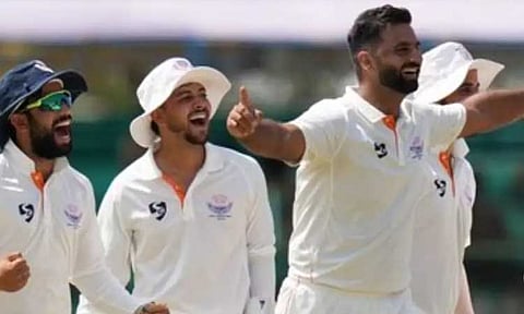 எங்கள் வீரர்கள் இந்திய ஜெர்சியை அணியும் நேரம் வந்து விட்டது: ஜம்மு-காஷ்மீர் முதல்-மந்திரி