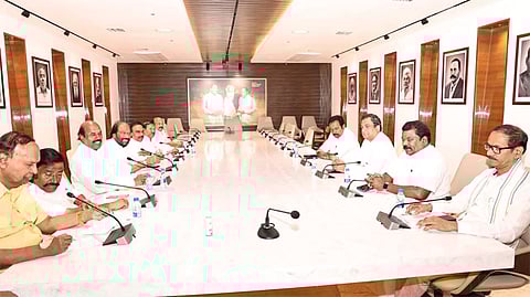 திமுக கூட்டணியில் காங்கிரஸ் கட்சிக்கு எத்தனை தொகுதிகள்? பேச்சுவார்த்தை தொடங்கியது