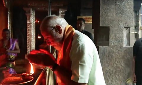 திருப்பரங்குன்றம் முருகன் கோவிலில் பிரதமர் மோடி சாமி தரிசனம்