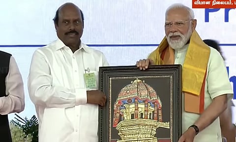 பிரதமர் மோடி மதுரை வருகை - ரூ.4,400 கோடி மதிப்பிலான திட்டங்களை தொடங்கி வைத்தார்