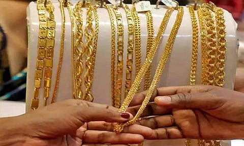 போர் சூழலில் இறங்கும் தங்கம் விலை.. இன்றைய நிலவரம் என்ன..?