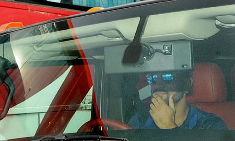 காரில் வேகமாக சென்ற தோனிக்கு அபராதம் விதிப்பு