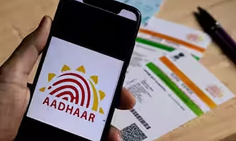 ஆதார் கார்டில் எத்தனை முறை பெயர் மாற்றலாம் தெரியுமா? விதிகள் இதுதான்