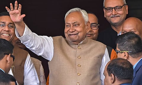 பீகார் முதல் மந்திரி பதவியில் இருந்து விலகுவதாக நிதிஷ் குமார் அறிவிப்பு