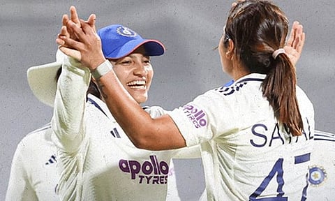 மகளிர் கிரிக்கெட்: ஆஸ்திரேலியாவுக்கு எதிரான டெஸ்டில் இந்திய அணி 198 ரன்னில் ஆல் அவுட்