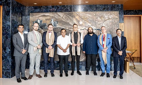 பின்லாந்து ஜனாதிபதிக்கு மும்பை பங்களாவில் விருந்து கொடுத்த முகேஷ் அம்பானி