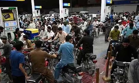 உலகளவில் பெட்ரோல் - டீசல் தட்டுப்பாடு அபாயம்