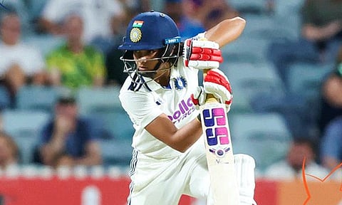 மகளிர் டெஸ்ட் கிரிக்கெட்: ஆஸ்திரேலியாவுக்கு எதிரான ஆட்டத்தில் இந்திய அணி திணறல்