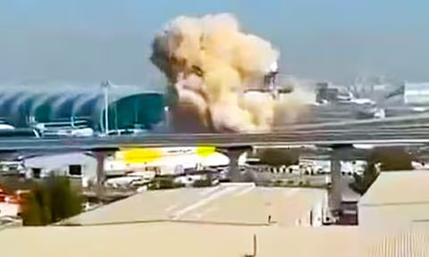 துபாய் ஏர்போர்ட் மீது ஈரான் மீண்டும் தாக்குதல்: விமான சேவை பாதிப்பு