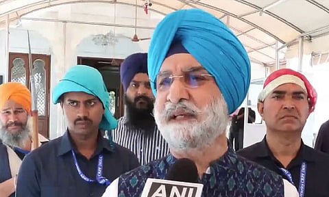 உலக நாடுகளின் தலைநகரங்களுடன் டெல்லி போட்டியிட வேண்டும்: புதிய கவர்னர் பேச்சு